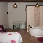 Lagar I Con Jacuzzi Дом отдыха *